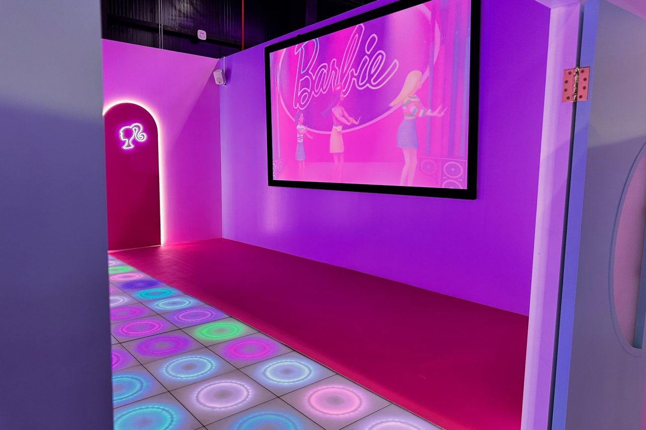 Custom-built World of Barbie experience set by N2 Creative was designed and installed for SELA in Saudi Arabia for Riyadh season. Our team specializes in creating bespoke, functional sets for films, TV shows, and events. Based in London, we bring creativity and precision to every project.