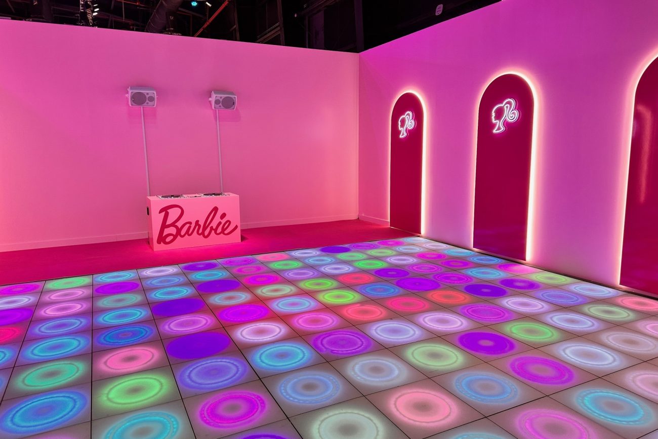 Custom-built World of Barbie experience set by N2 Creative was designed and installed for SELA in Saudi Arabia for Riyadh season. Our team specializes in creating bespoke, functional sets for films, TV shows, and events. Based in London, we bring creativity and precision to every project.