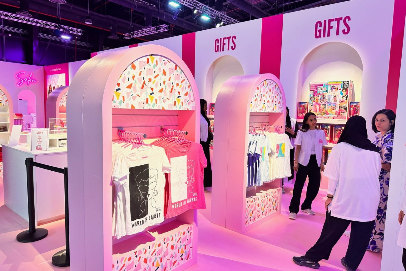 Custom-built World of Barbie experience set by N2 Creative was designed and installed for SELA in Saudi Arabia for Riyadh season. Our team specializes in creating bespoke, functional sets for films, TV shows, and events. Based in London, we bring creativity and precision to every project.